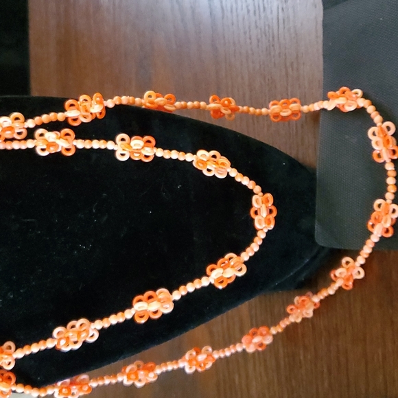 VINTAGE AVON CORAL COLOR PLASTIC BEADS NECKLACE - Picture 3 of 4